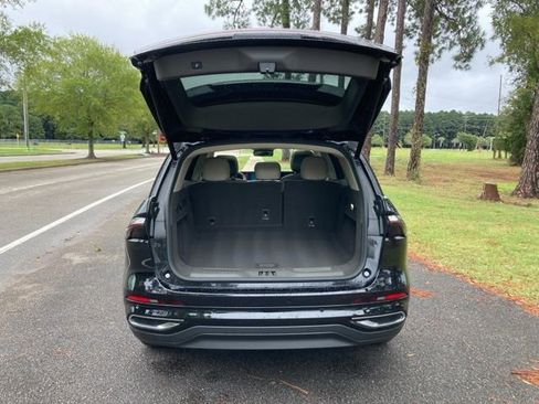 Used 2025 Lincoln Nautilus Premier w/ Equipment Group 102A image 18