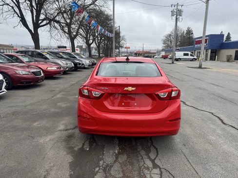 Used 2019 Chevrolet Cruze Sedan image 7