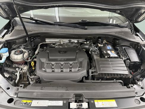 Used 2021 Volkswagen Tiguan SE w/ Panoramic Sunroof Package AWD/4WD image 8