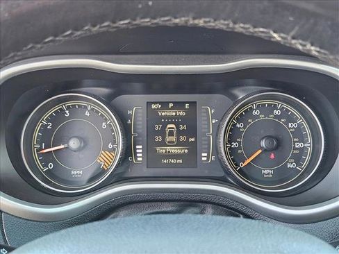 Used 2015 Jeep Cherokee Latitude FWD image 13