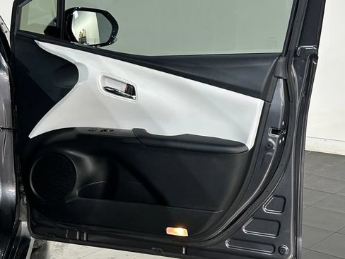 Used 2018 Toyota Prius Four FWD image 44