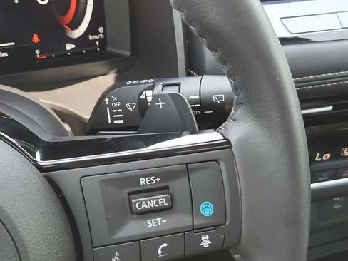 Used 2024 Nissan Rogue SL w/ SL Premium Package FWD image 31