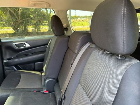 Used 2020 Nissan Pathfinder S image 11