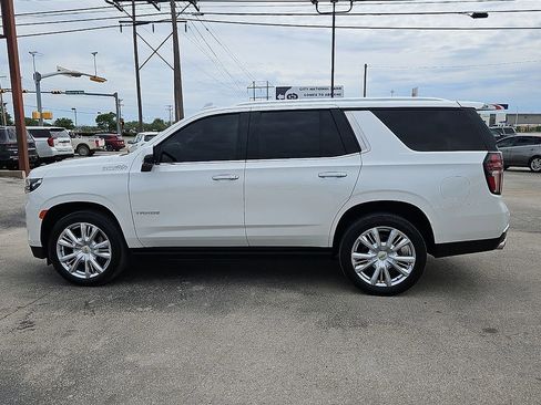 Used 2021 Chevrolet Tahoe High Country AWD/4WD image 3
