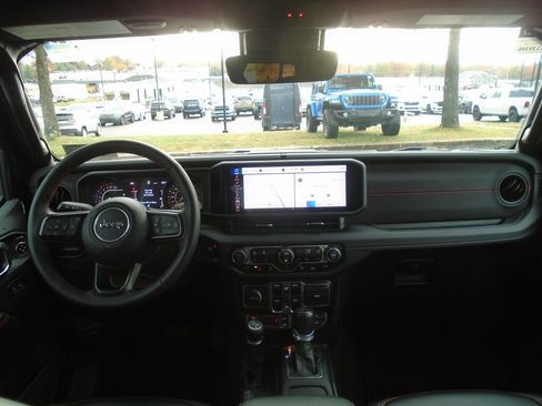 Certified 2024 Jeep Gladiator Rubicon image 12