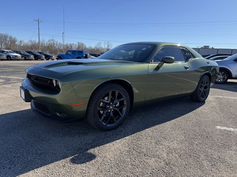 Used 2021 Dodge Challenger SXT w/ Blacktop Package image 1
