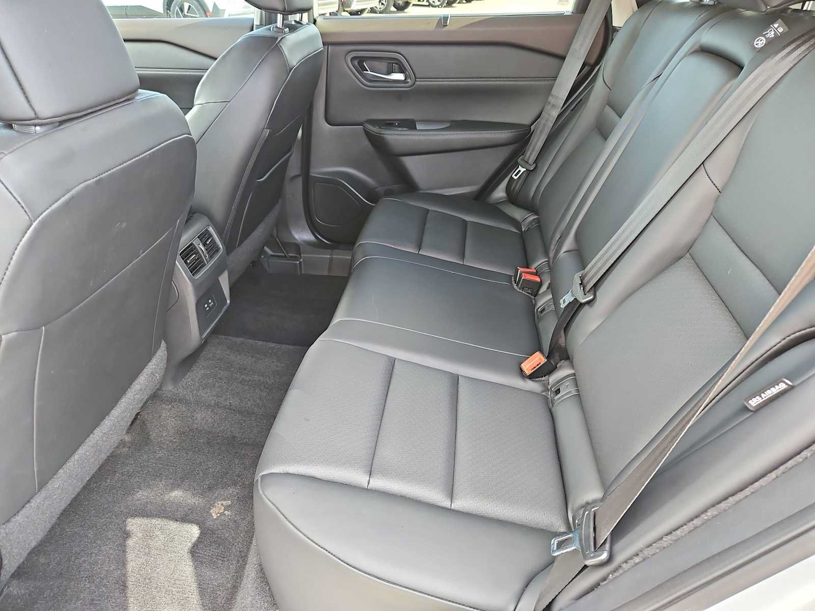 Used 2023 Nissan Rogue SV w/ SV Premium B Package FWD image 19
