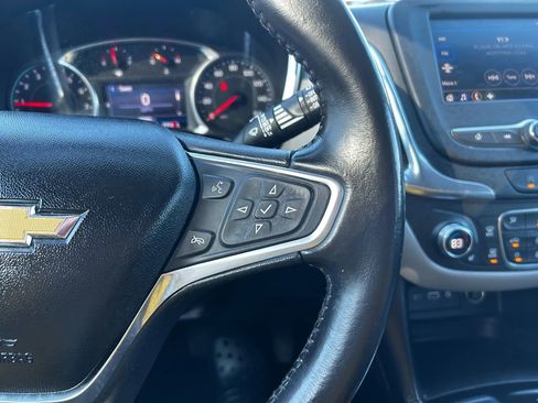 Used 2022 Chevrolet Equinox LT w/ Driver Convenience Package image 9