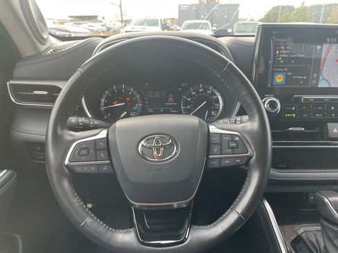 Used 2021 Toyota Highlander Platinum image 14