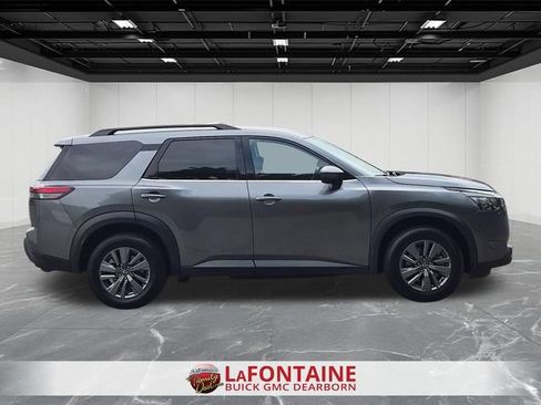 Used 2024 Nissan Pathfinder SV AWD/4WD image 6