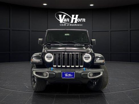 Used 2022 Jeep Wrangler Unlimited Sahara w/ Cold Weather Group AWD/4WD image 3