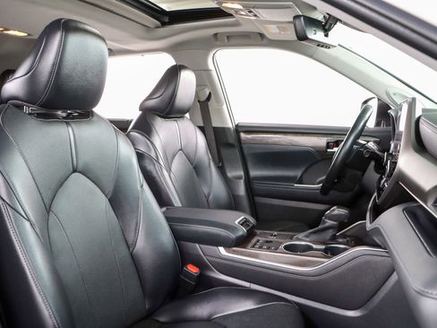 Used 2023 Toyota Highlander Limited AWD/4WD image 31