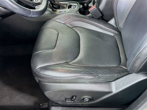 Used 2019 Jeep Cherokee Trailhawk image 20