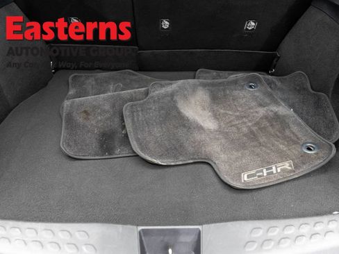 Used 2018 Toyota C-HR XLE FWD image 9