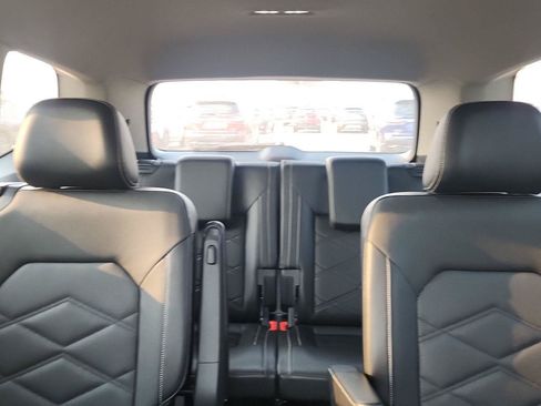 Used 2024 Volkswagen Atlas SE AWD/4WD image 14