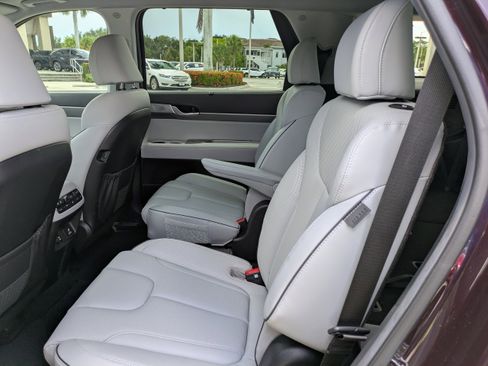 Used 2024 Hyundai Palisade SEL w/ Premium Package FWD image 13
