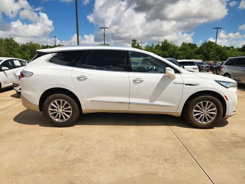 Used 2023 Buick Enclave Essence FWD image 6