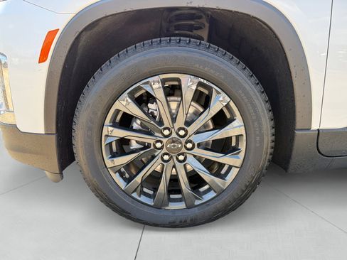 Used 2023 Chevrolet Traverse RS FWD image 14