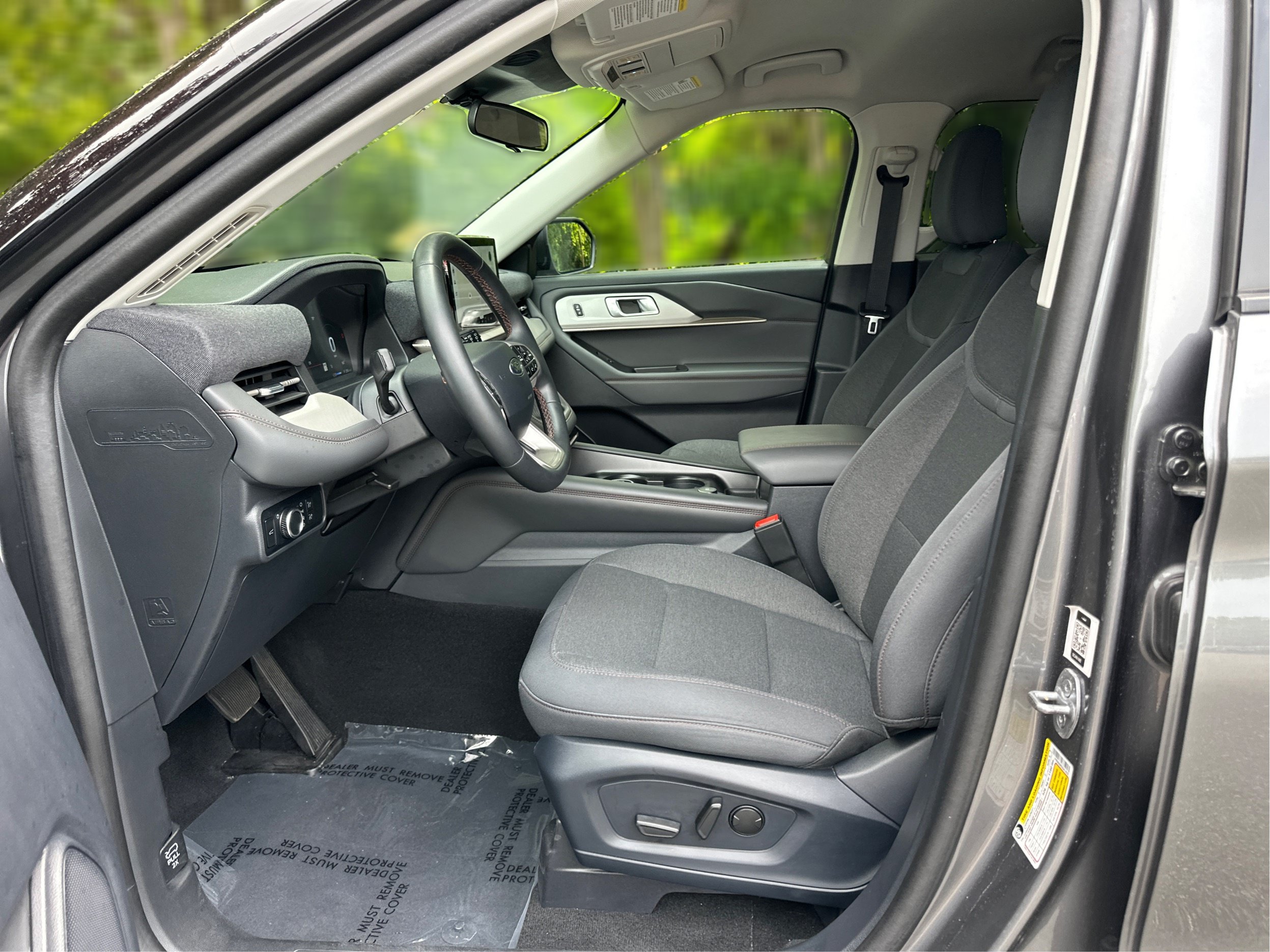 Used 2025 Ford Explorer Active AWD/4WD image 11