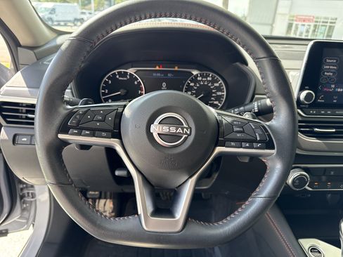 Used 2024 Nissan Altima 2.5 SR FWD image 17