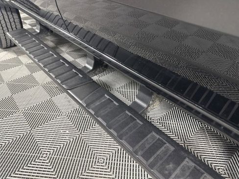 Used 2023 Chevrolet Colorado Trail Boss w/ Technology Package image 10