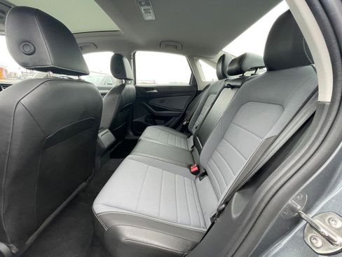 Used 2025 Volkswagen Jetta SE image 25