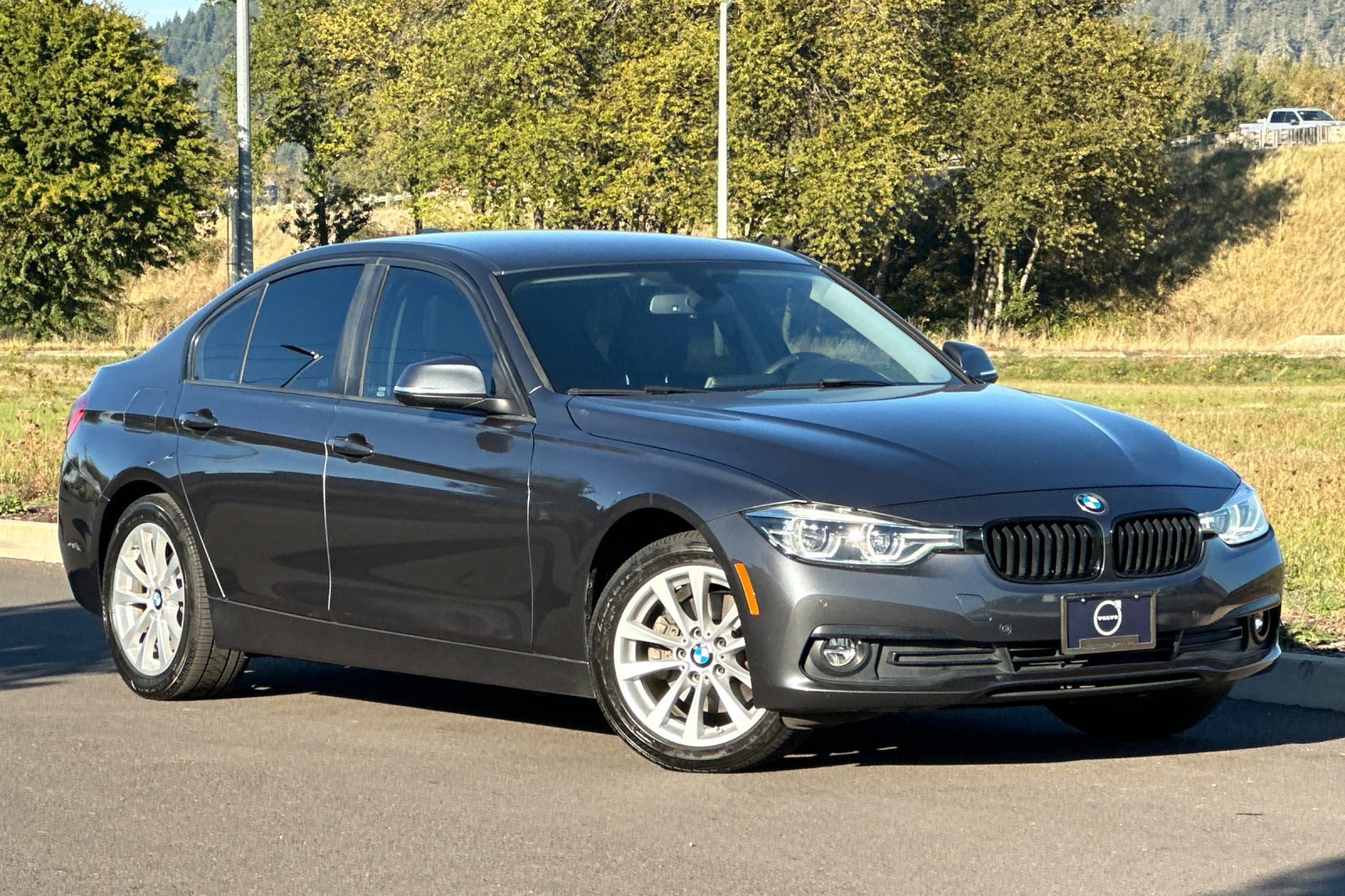 Used 2018 BMW 320i Sedan RWD image 1