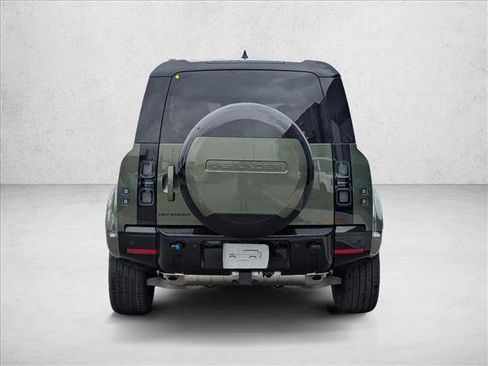 New 2026 Land Rover Defender 110 X-Dynamic SE image 8