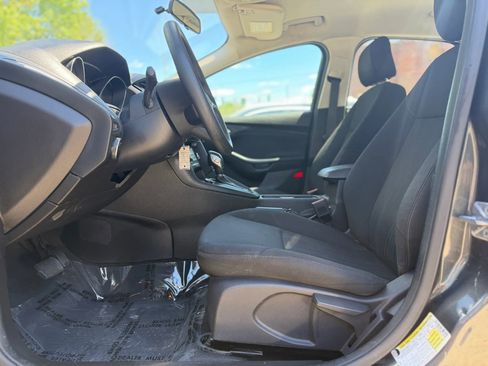 Used 2016 Ford Focus SE w/ Reverse Sensing Package image 16
