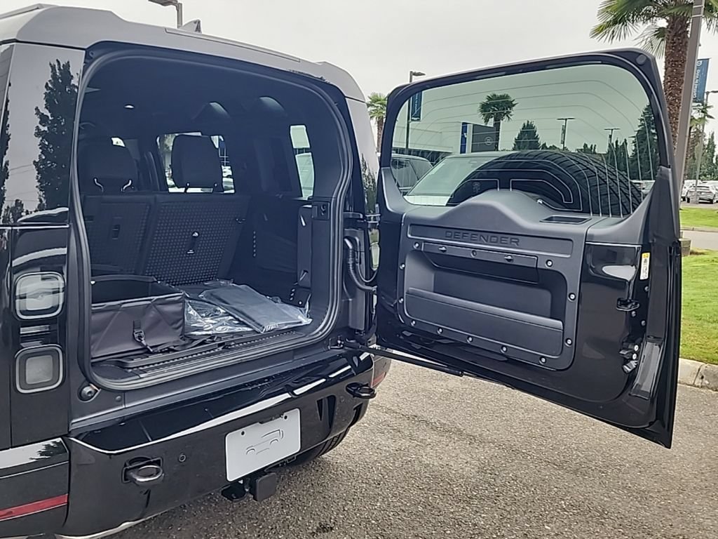 New 2026 Land Rover Defender 110 X-Dynamic SE AWD/4WD image 15
