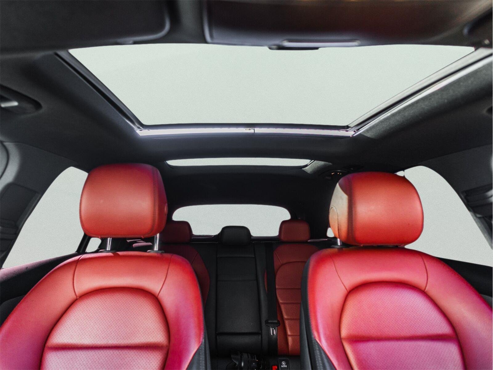 Used 2022 Mercedes-Benz GLC 300 image 3