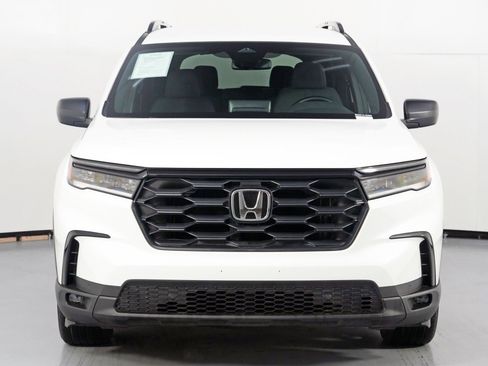 Used 2025 Honda Pilot Sport image 43