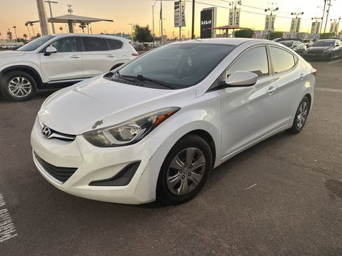 Used 2016 Hyundai Elantra SE image 9
