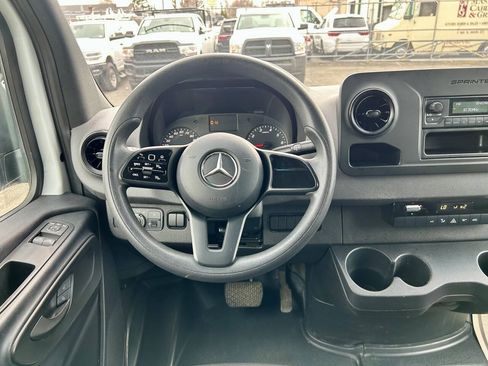 Used 2022 Mercedes-Benz Sprinter 2500 image 16