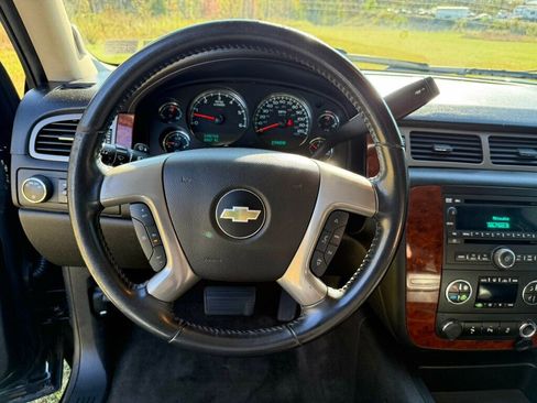 Used 2014 Chevrolet Suburban LT w/ Luxury Package image 25