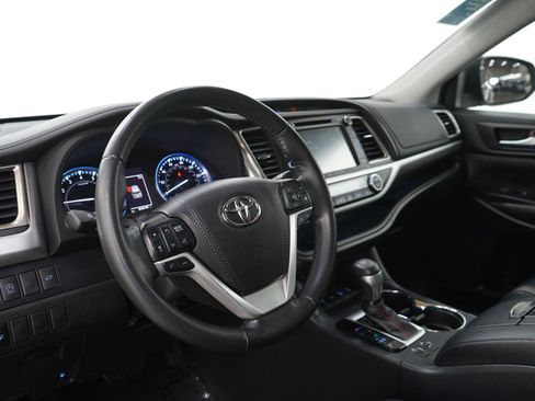 Used 2019 Toyota Highlander SE image 29