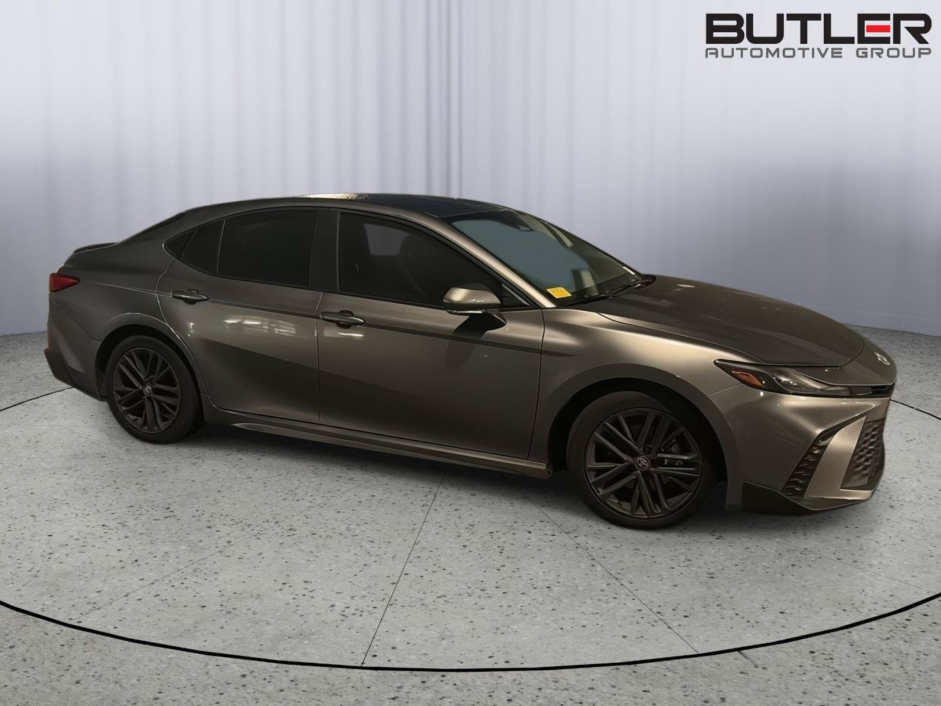 Used 2025 Toyota Camry SE w/ Convenience Package FWD image 6