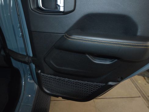 Used 2025 Jeep Wrangler Unlimited Sahara image 15