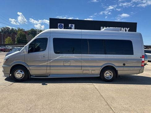 Used 2017 Mercedes-Benz Sprinter 3500 image 2