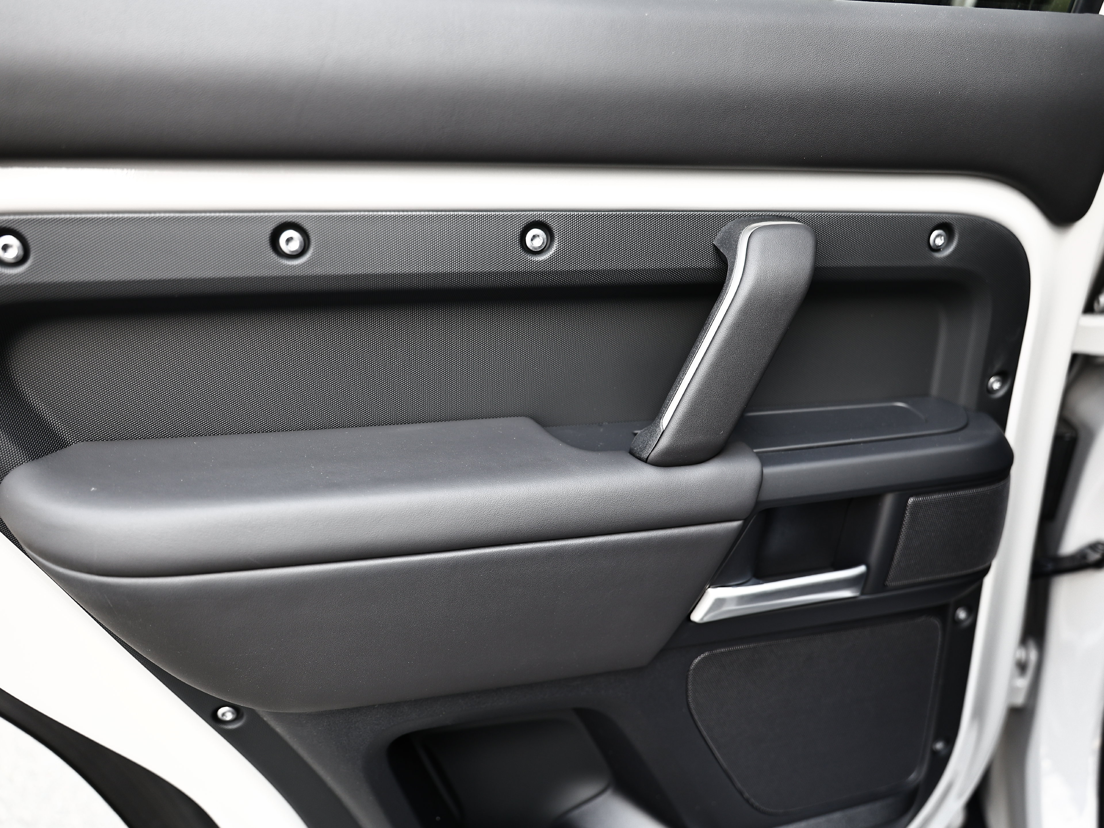 New 2026 Land Rover Defender 110 X-Dynamic SE AWD/4WD image 27