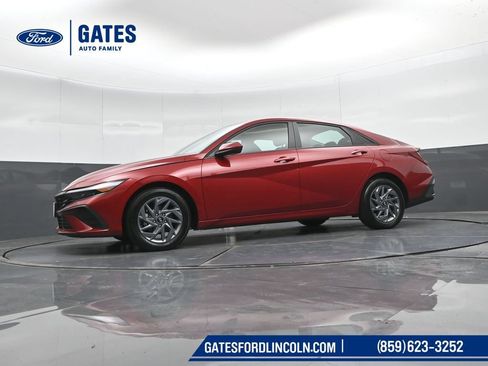 Used 2024 Hyundai Elantra SEL FWD image 43