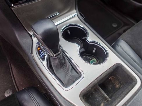 Used 2019 Jeep Grand Cherokee Altitude RWD image 19