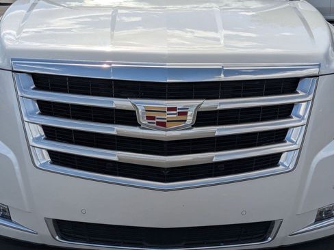 Used 2020 Cadillac Escalade Premium Luxury AWD/4WD image 10