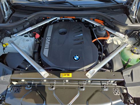New 2026 BMW X5 xDrive50e image 10