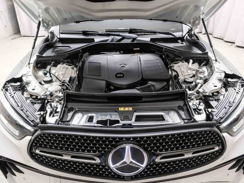 Used 2025 Mercedes-Benz GLC 350e 4MATIC image 32
