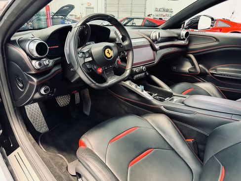 Used 2017 Ferrari GTC4Lusso AWD/4WD image 5