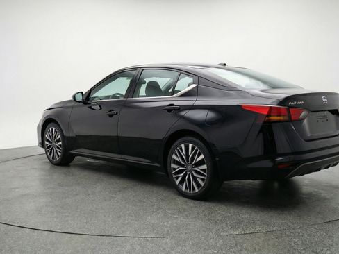 Used 2025 Nissan Altima 2.5 SV image 6