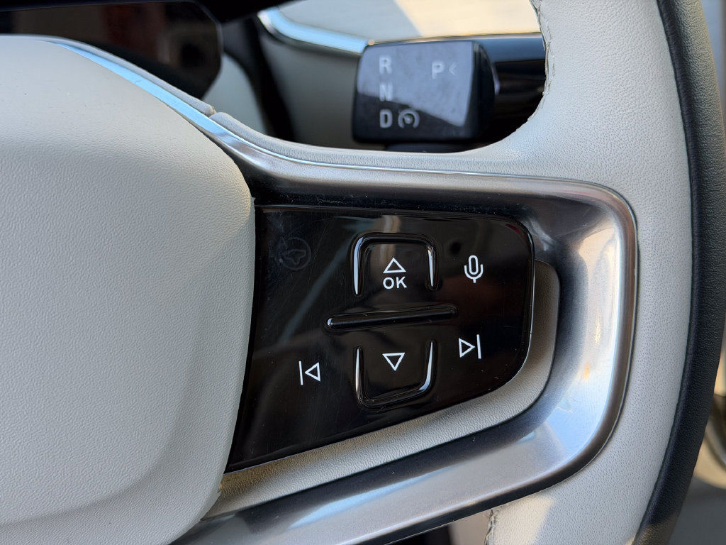 Certified 2025 Volvo EX90 Ultra AWD/4WD image 28