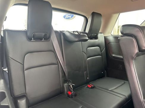 Used 2023 Nissan Pathfinder SL image 12