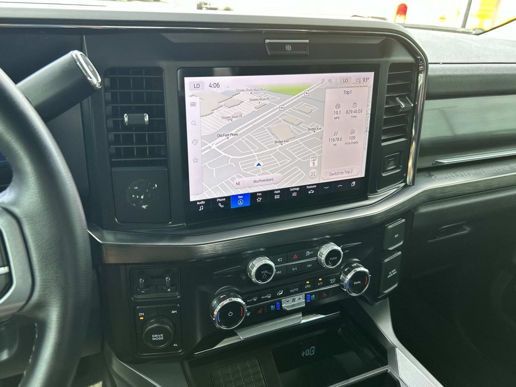 Used 2025 Ford F250 Lariat AWD/4WD image 35